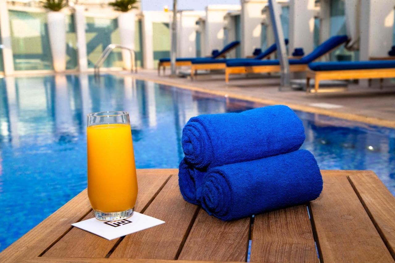 Hotel Shaza Doha Exterior foto Pool at the Hilton